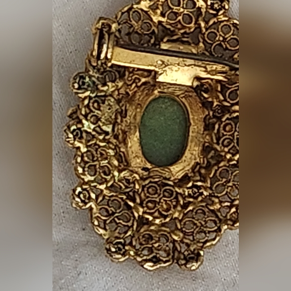 Vintage Green and Ivory Cameo , Filigree goldtone with faux pearls. 1940 era - Picture 7 of 16
